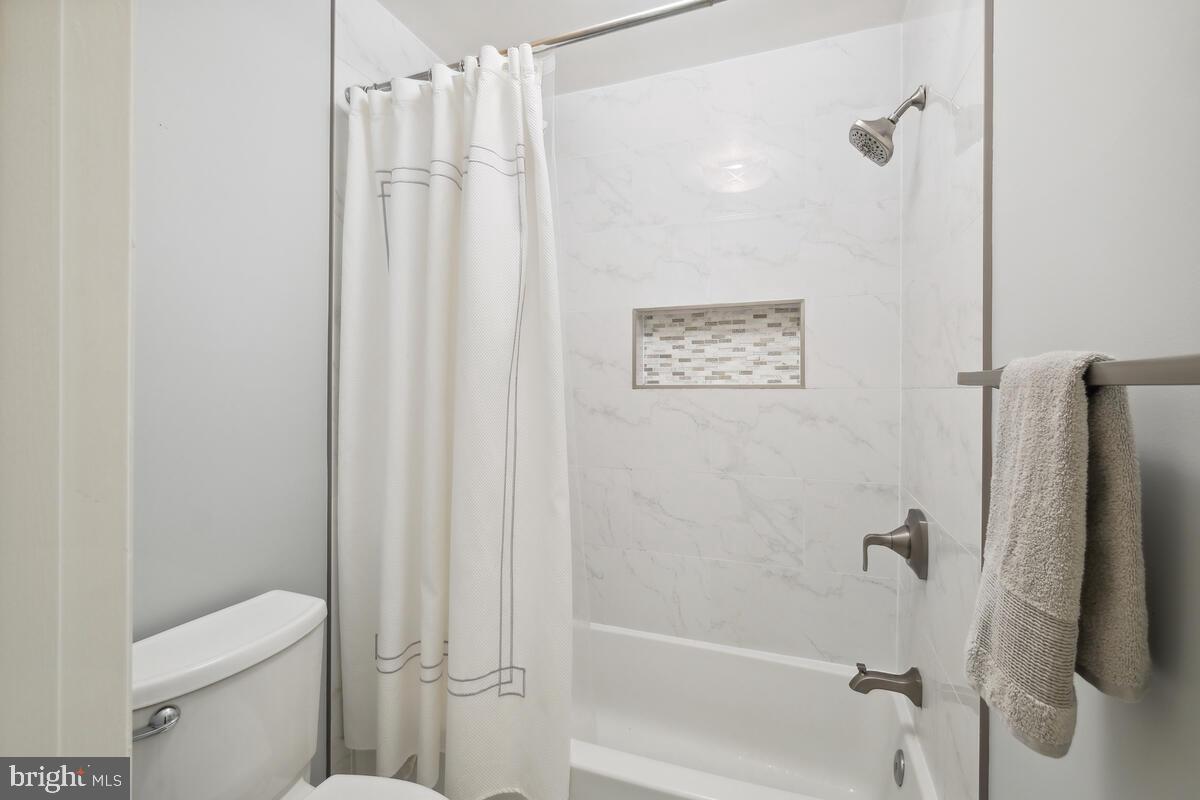 THE GABLES ON TUCKERMAN - Residential