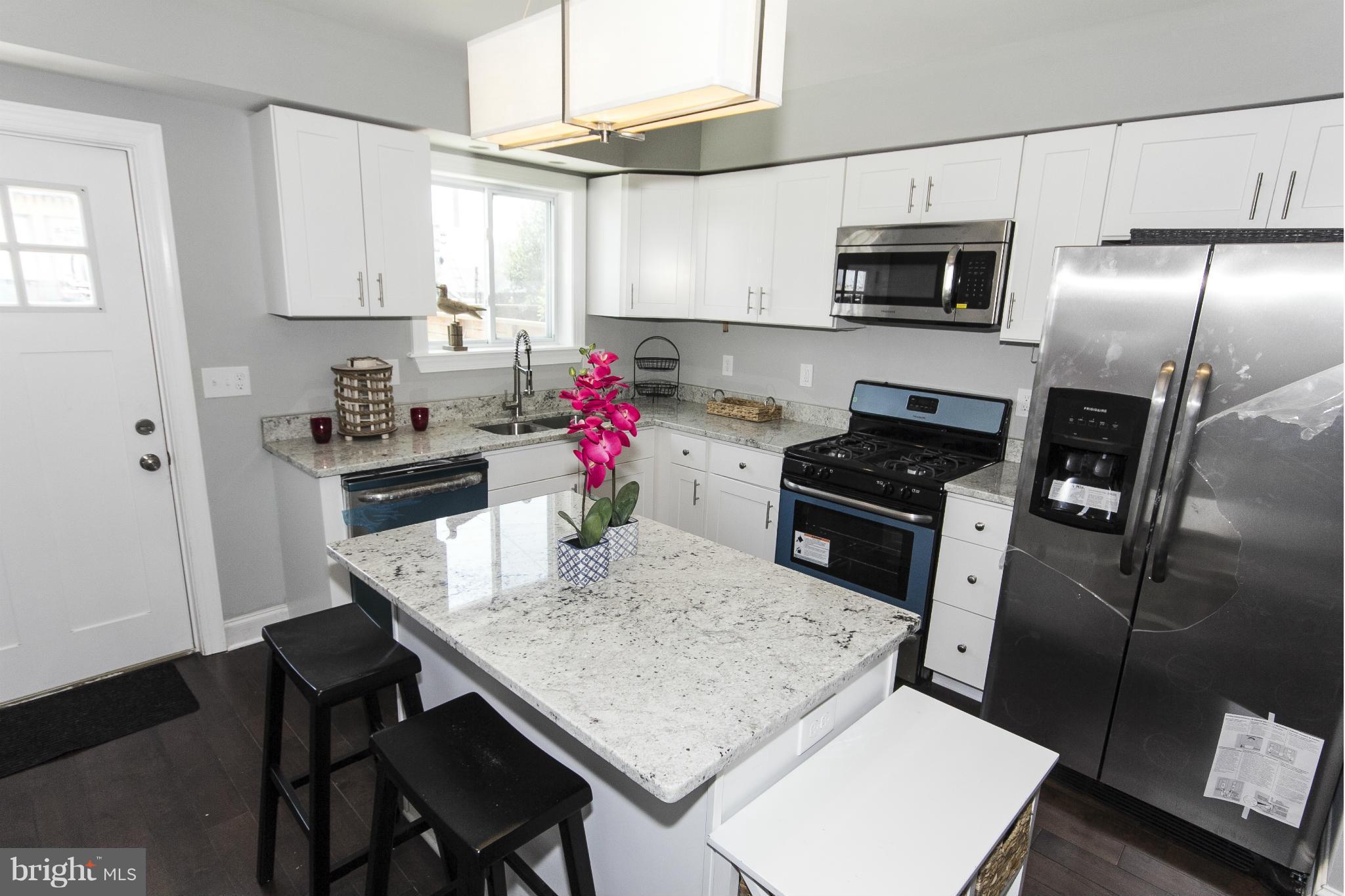 LOCUST POINT - Residential