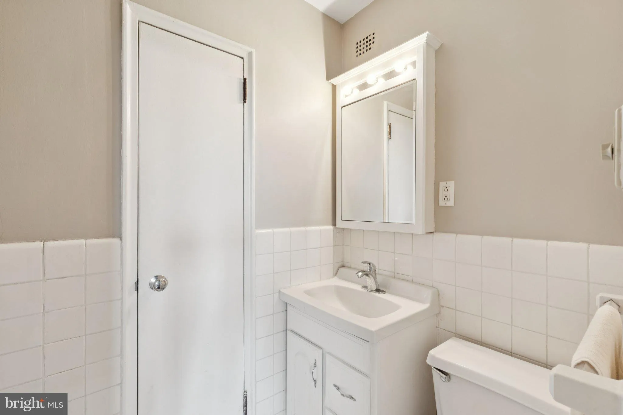 Philadelphia, Pennsylvania 19130, United States, 2 Bedrooms Bedrooms, ,1 BathroomBathrooms,Residential,Active,236948