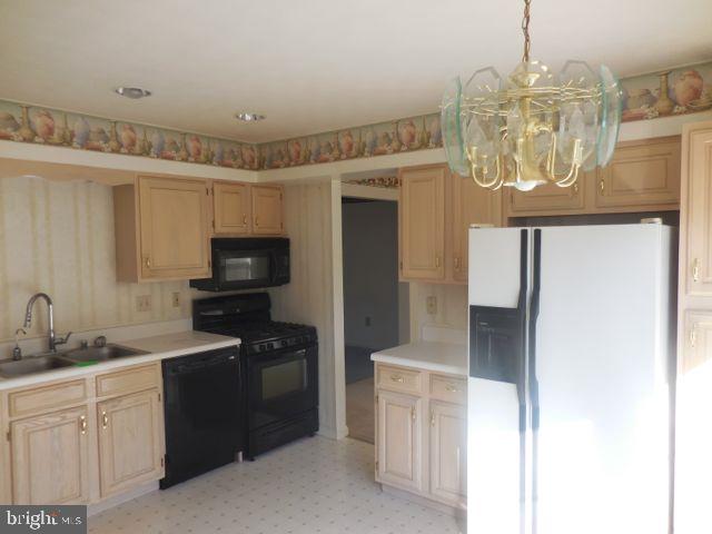 COLONIAL HILLS - Residential