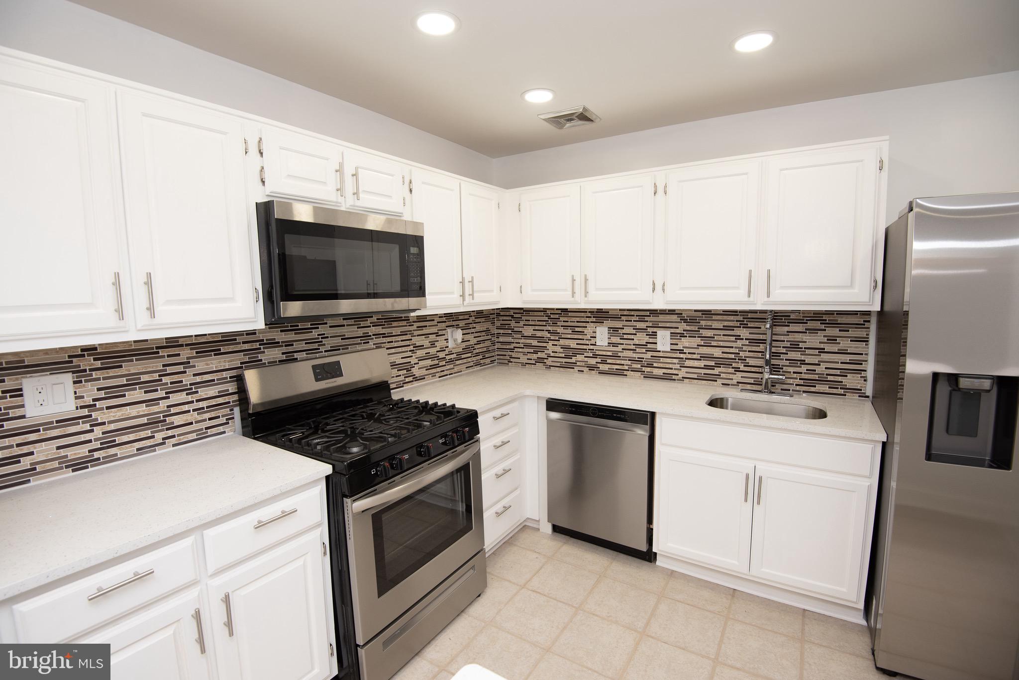 FOUNTAIN POINTE - Residential