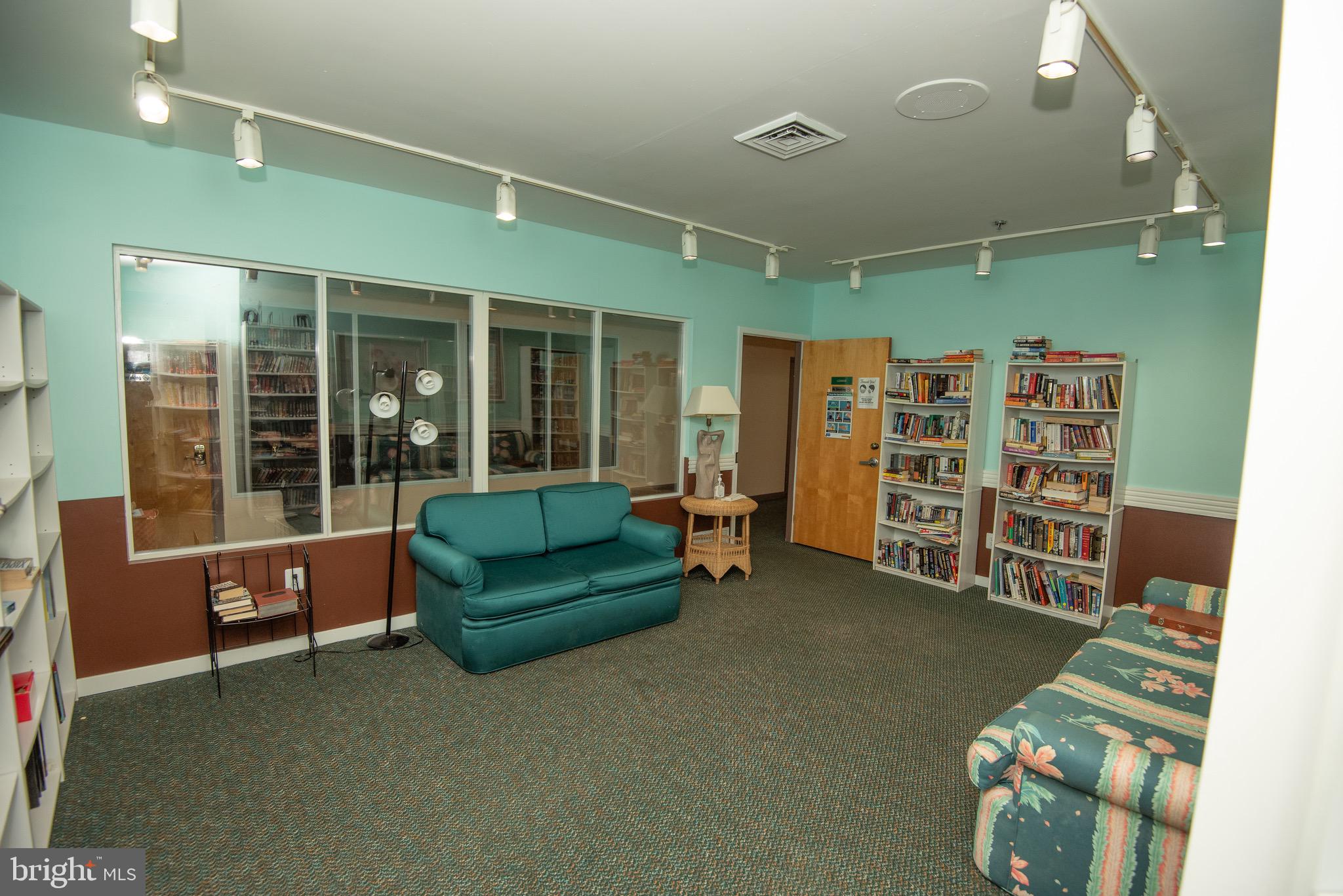 FOUNTAIN POINTE - Residential