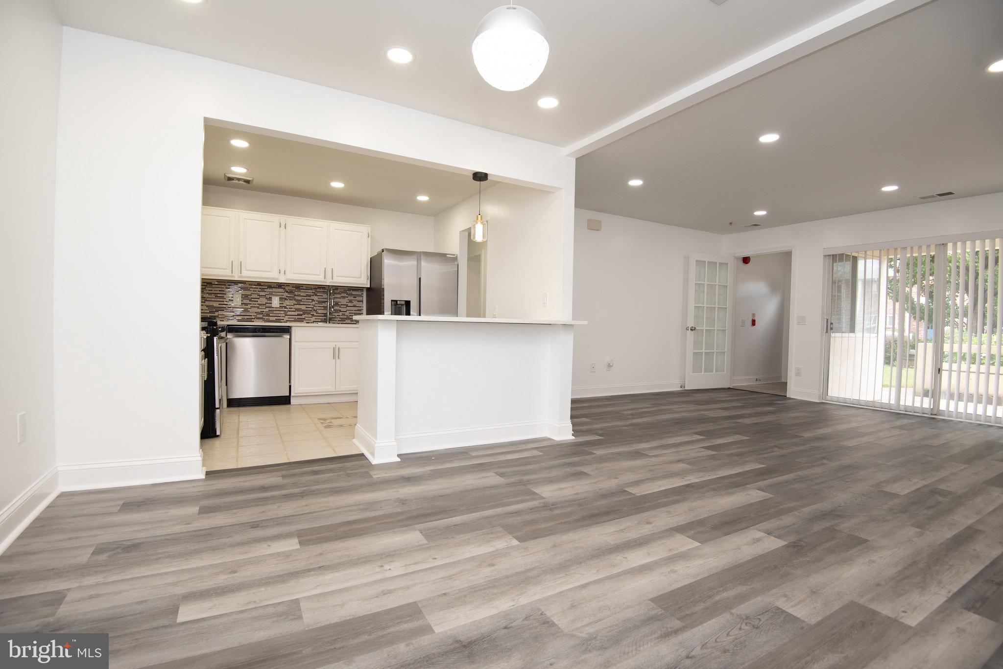 FOUNTAIN POINTE - Residential