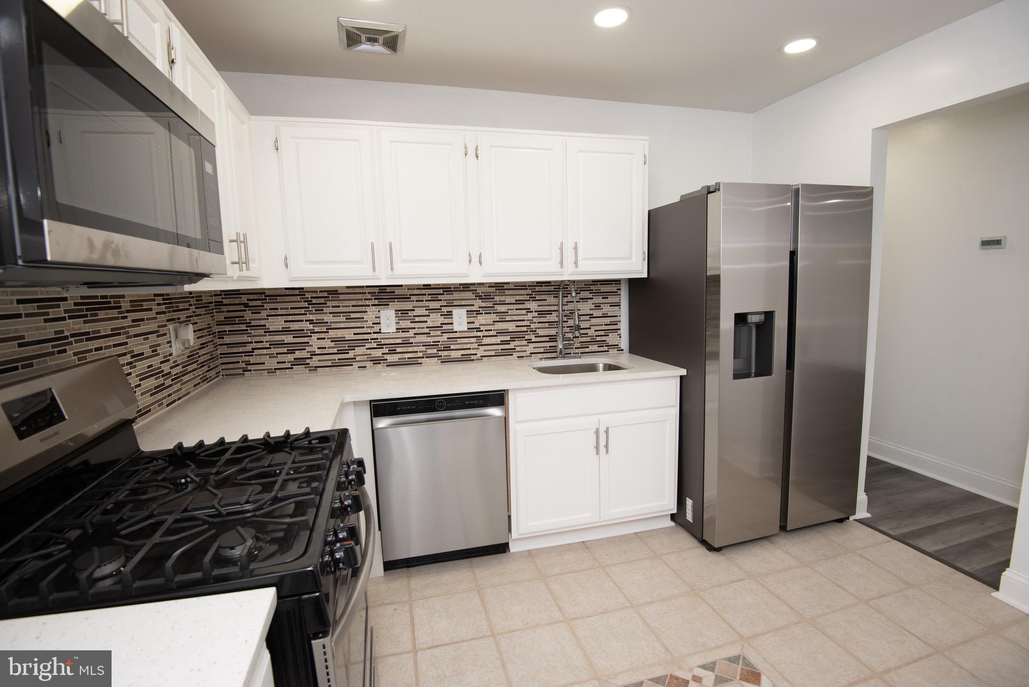 FOUNTAIN POINTE - Residential