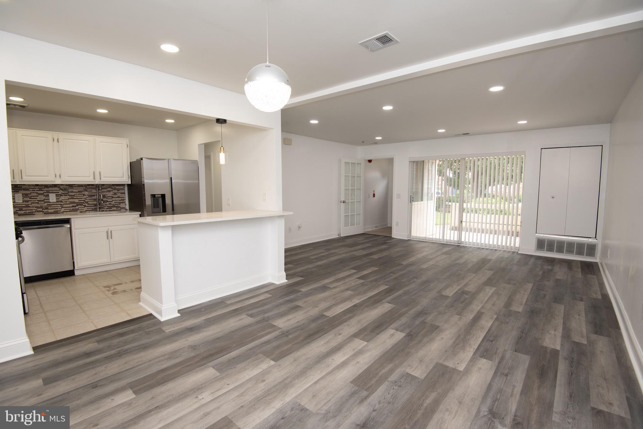 FOUNTAIN POINTE - Residential