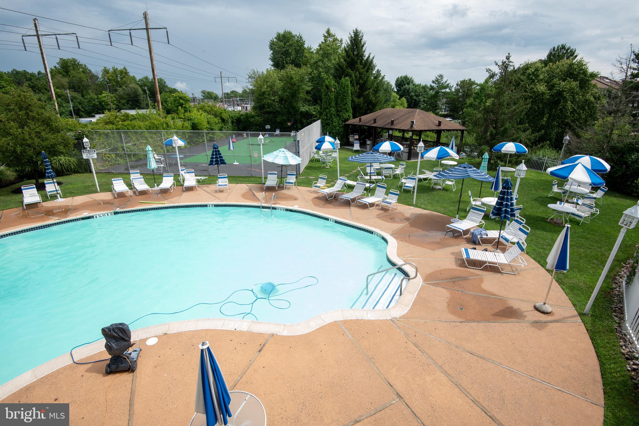 FOUNTAIN POINTE - Residential