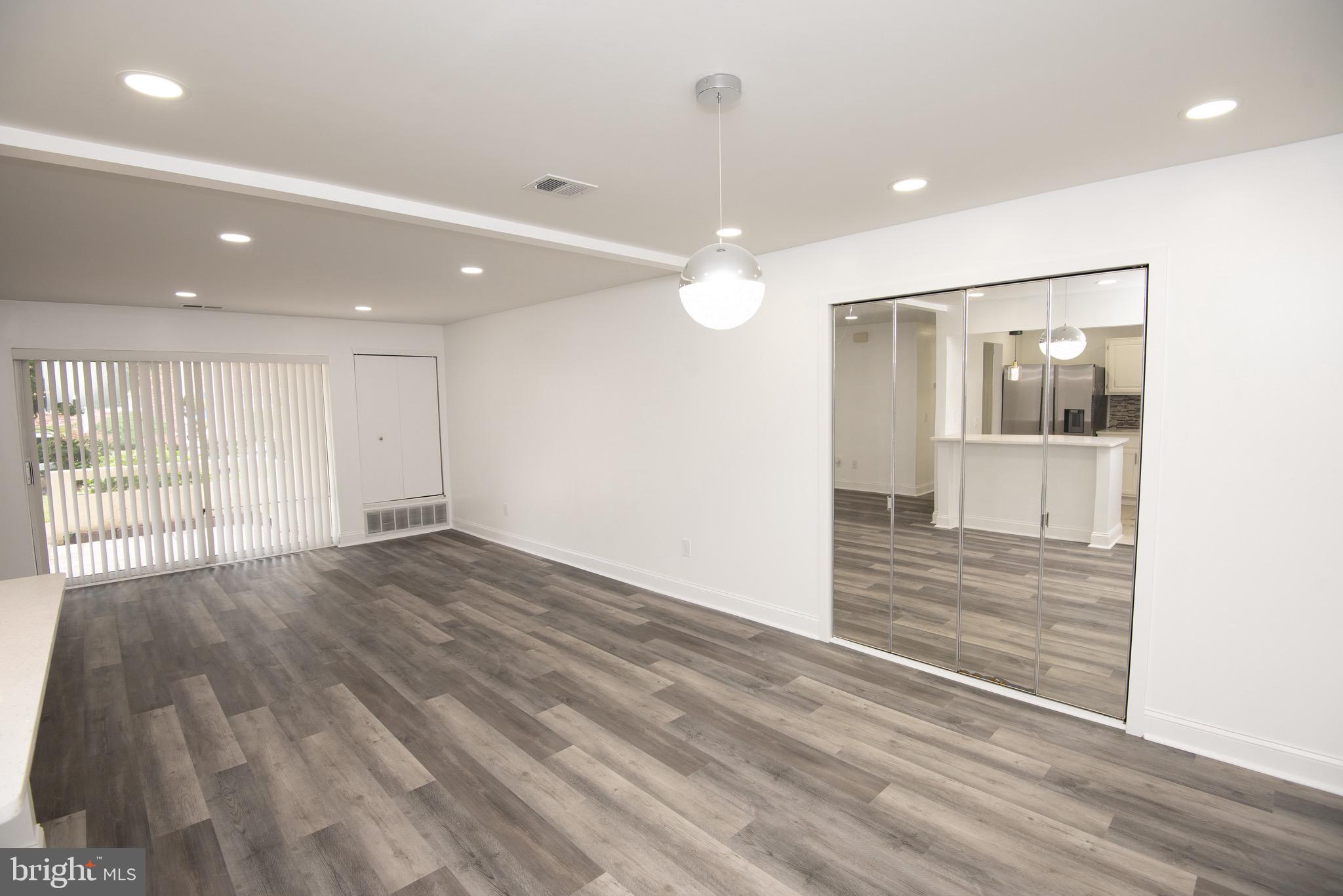 FOUNTAIN POINTE - Residential