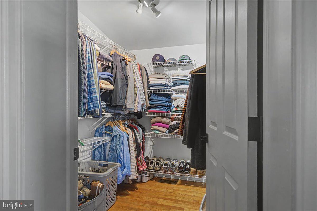 FORTY ACRES - Residential