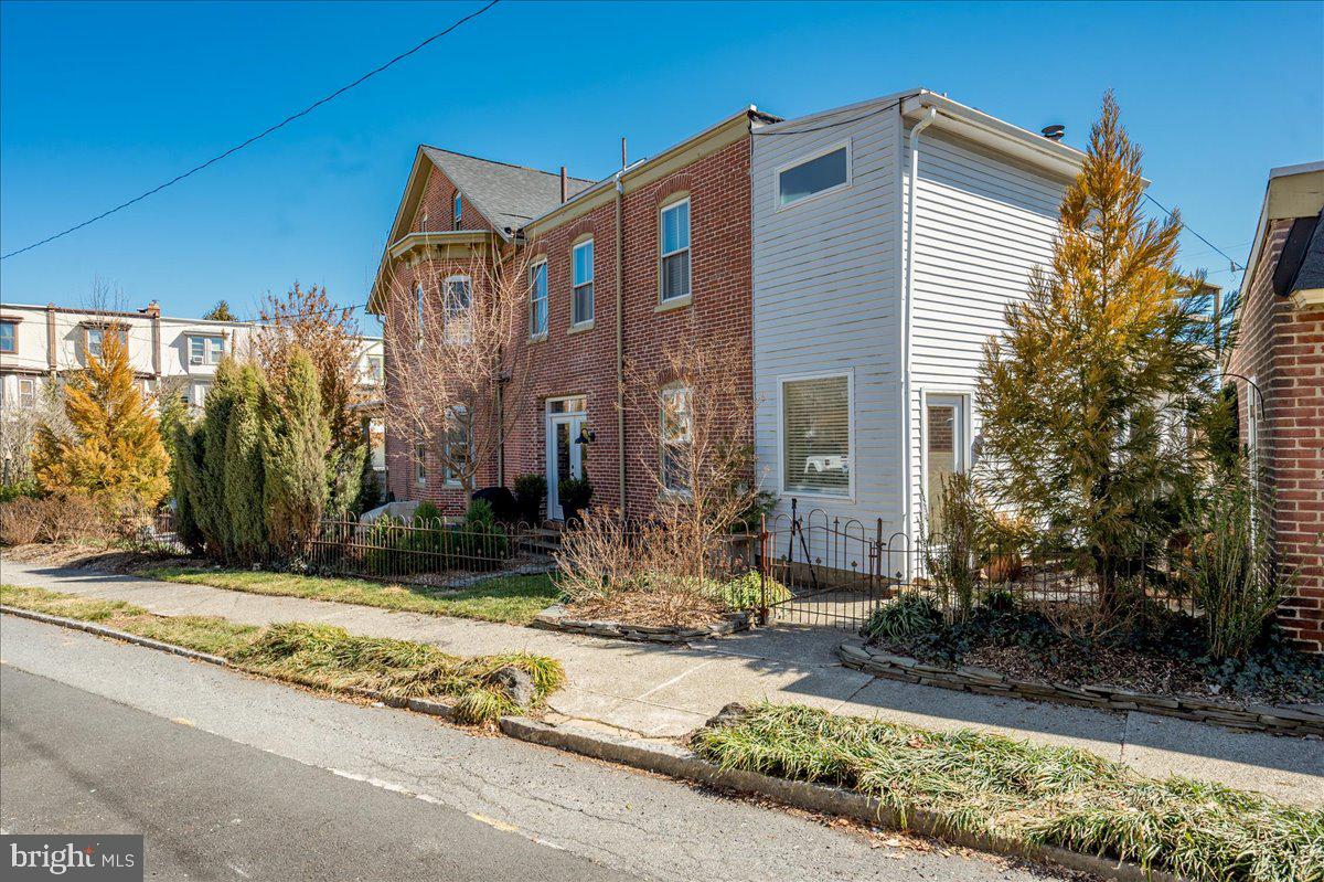 FORTY ACRES - Residential