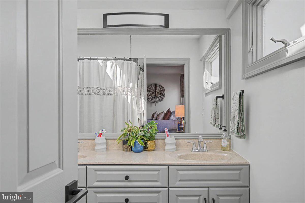 FORTY ACRES - Residential