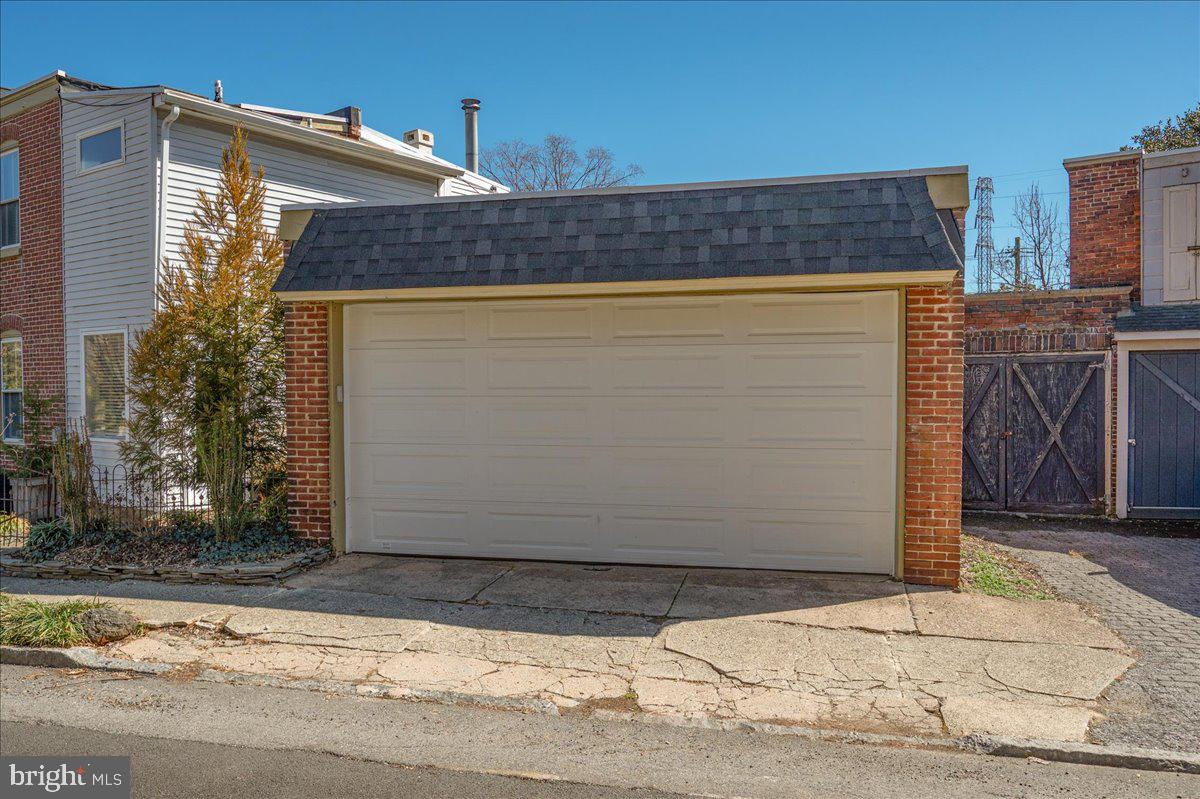 FORTY ACRES - Residential