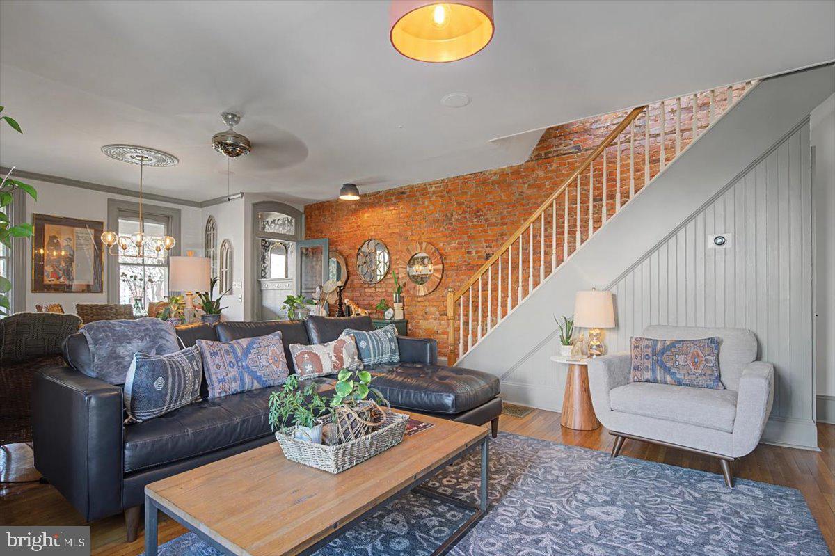 FORTY ACRES - Residential