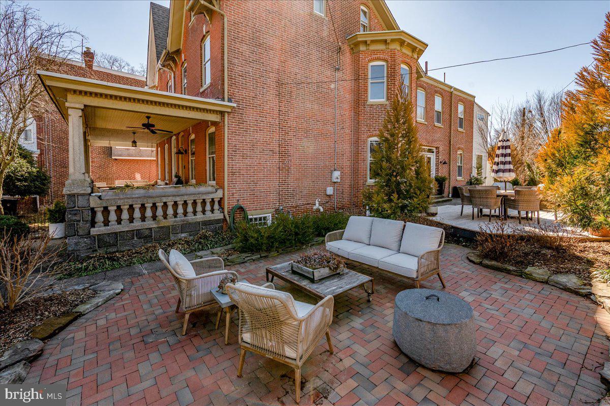 FORTY ACRES - Residential