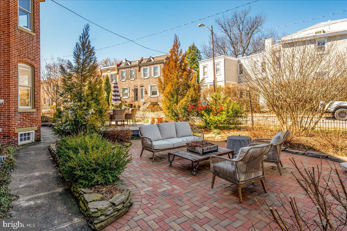 FORTY ACRES - Residential