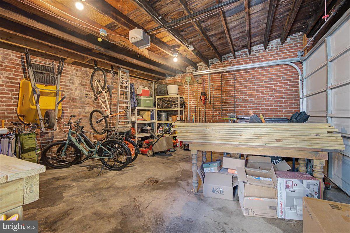 FORTY ACRES - Residential