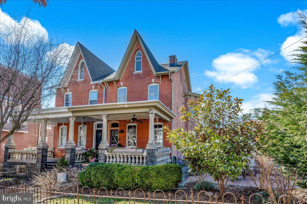 1806 DELAWARE AVENUE