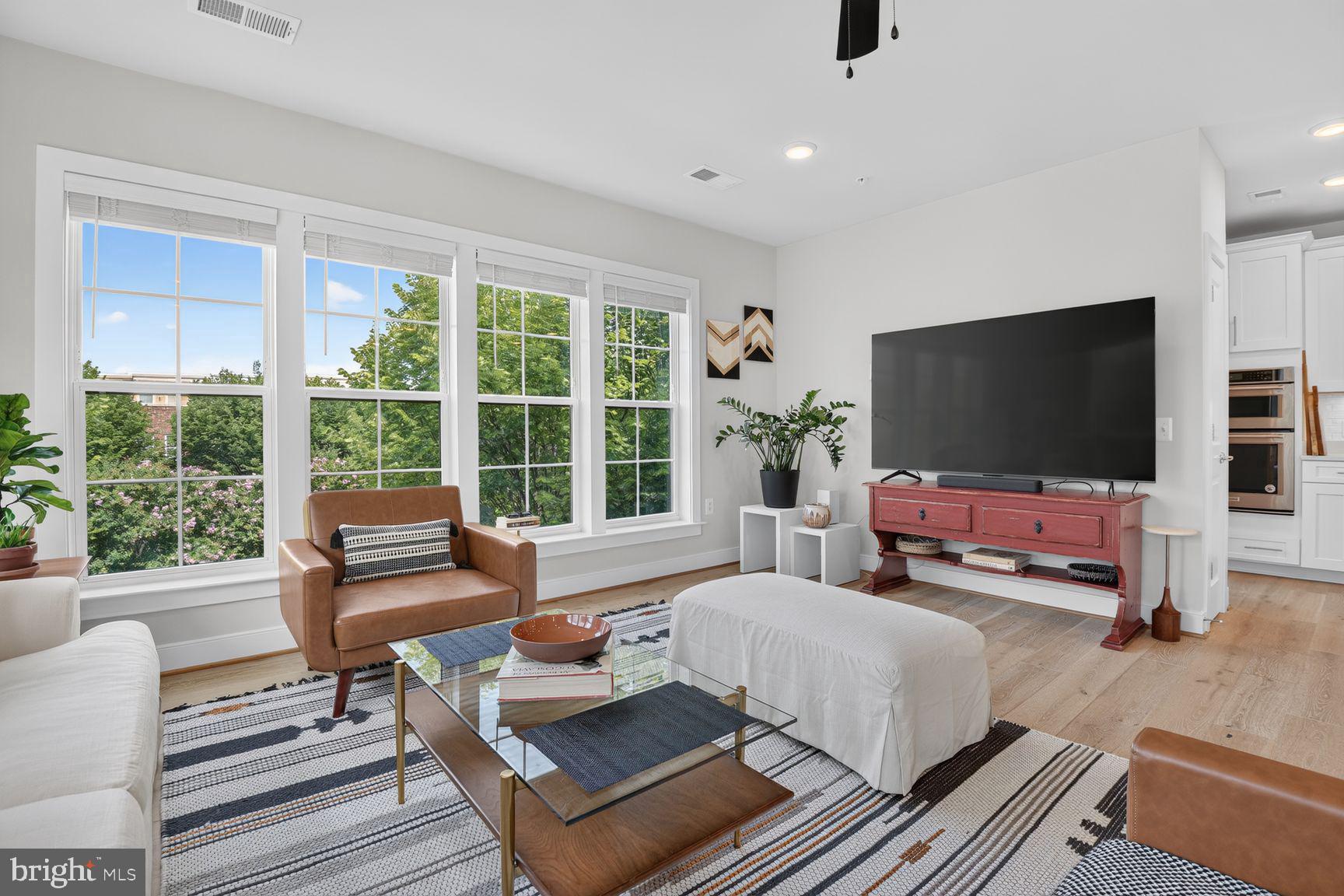 210 DECOVERLY DRIVE 310