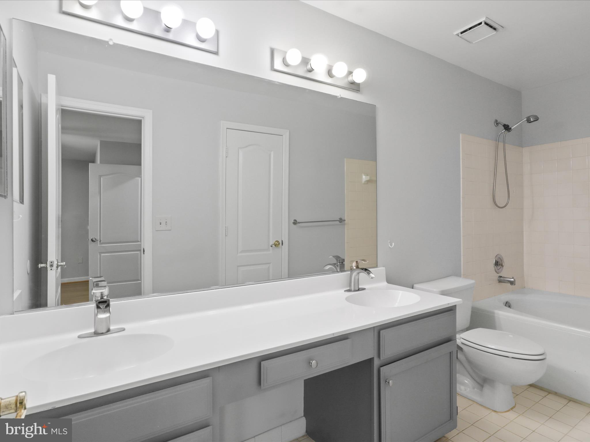 WILLOUGHBYS RIDGE - Residential Lease