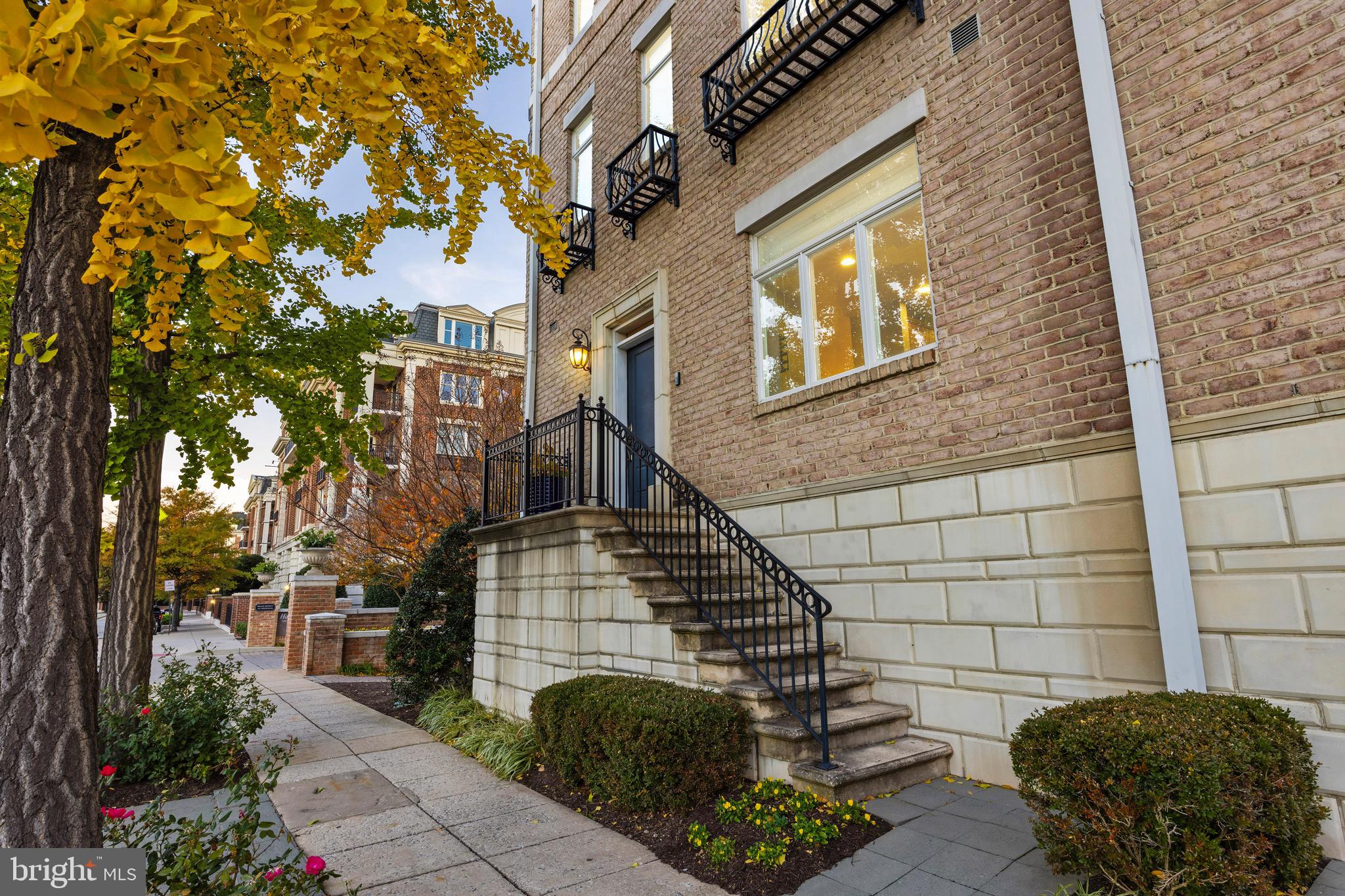 PIER HOMES AT HARBORVIEW - Residential Lease