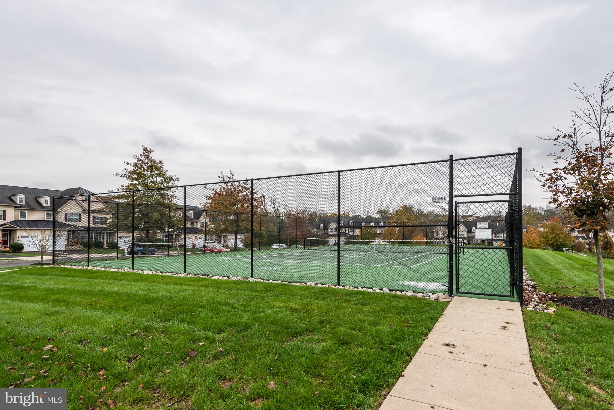 TH AT HERITAGE CNTR - Residential Lease