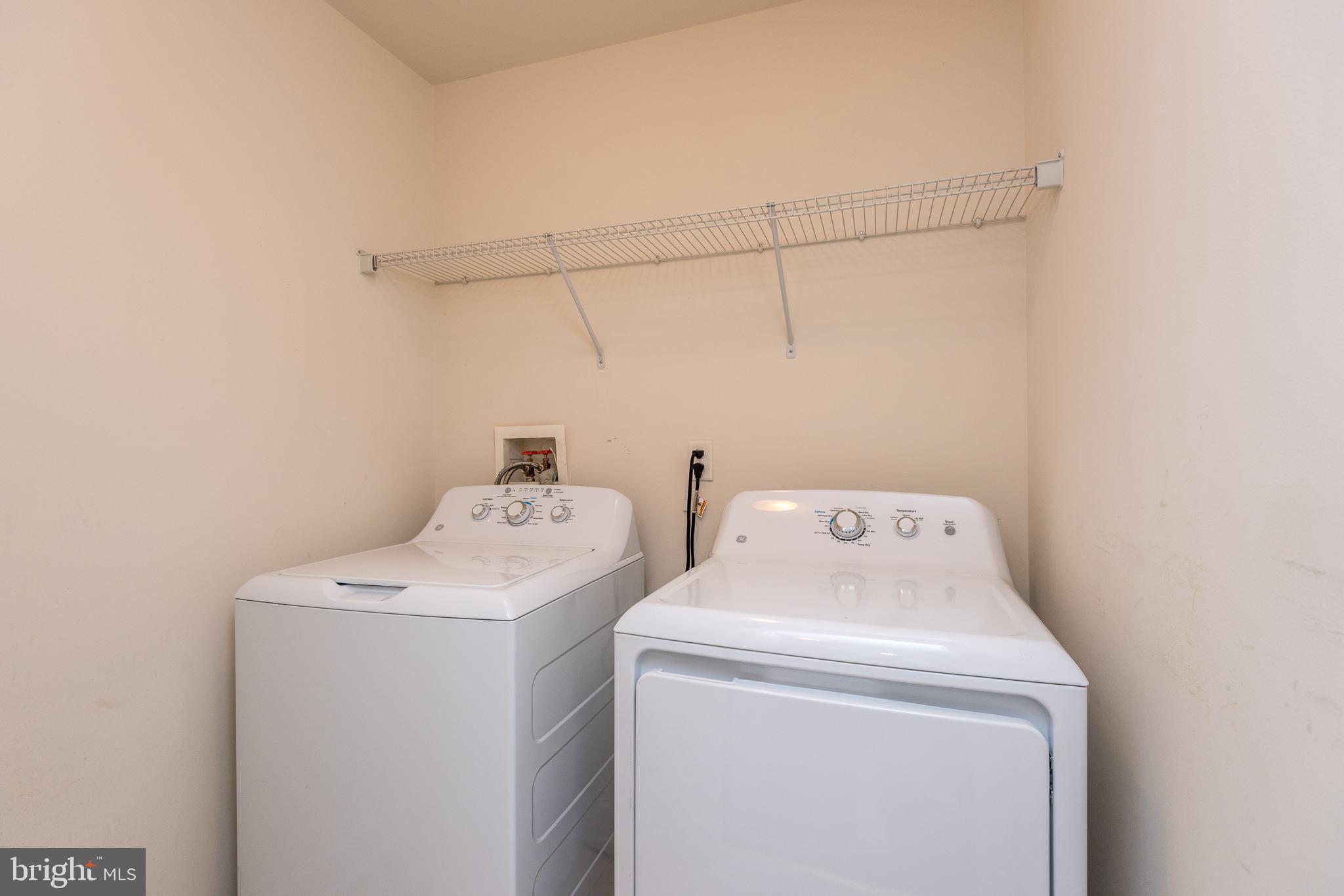 TH AT HERITAGE CNTR - Residential Lease