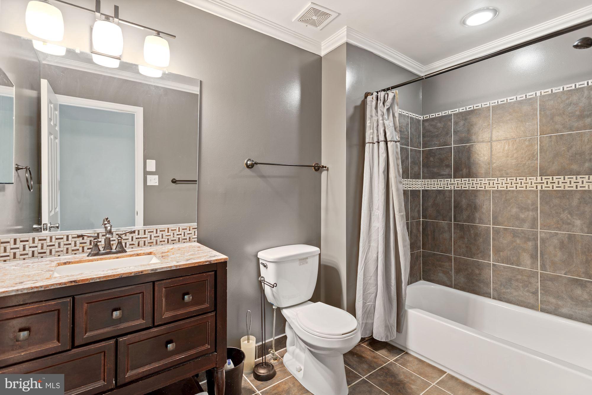 LAUREL LAKES - Residential Lease