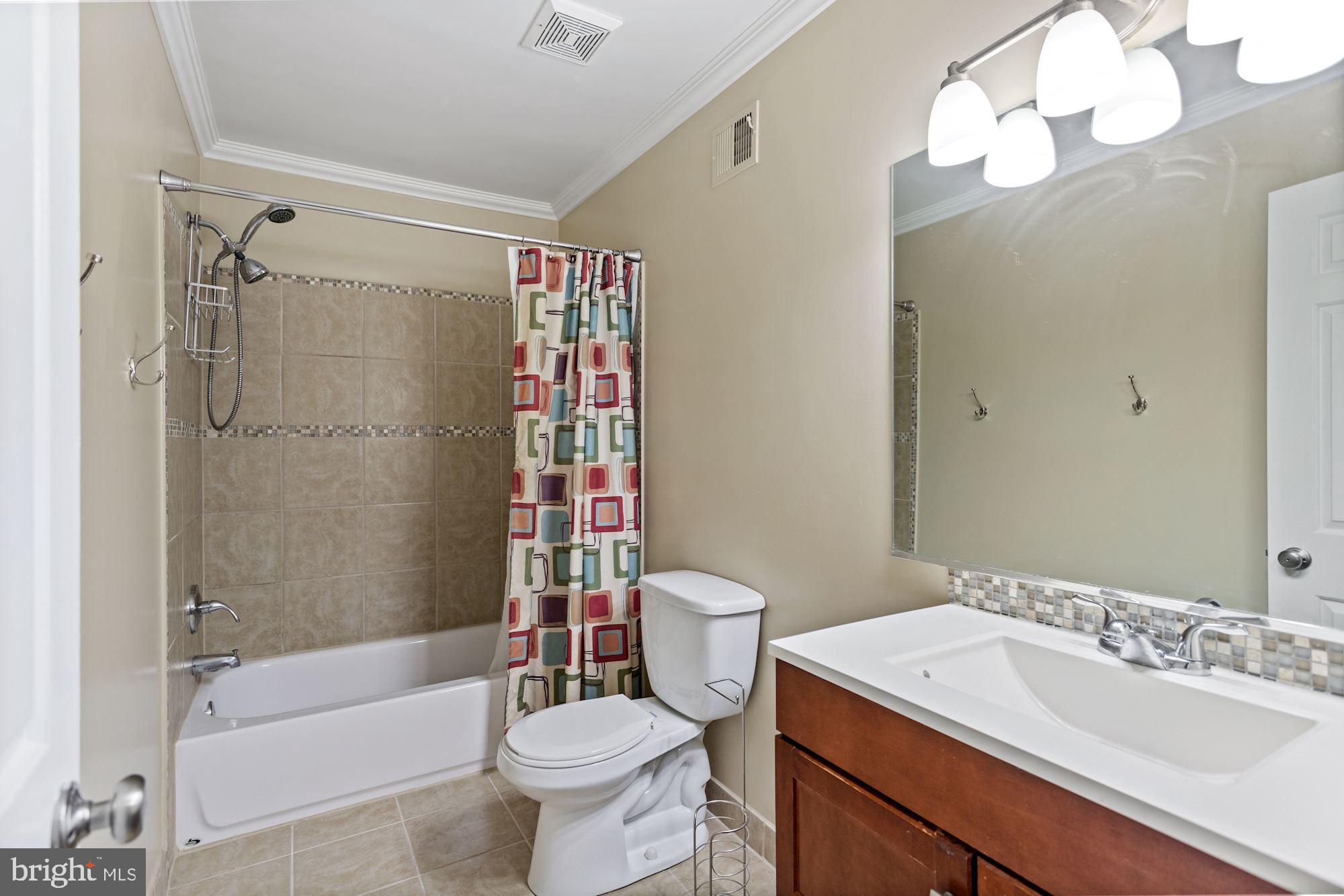 LAUREL LAKES - Residential Lease