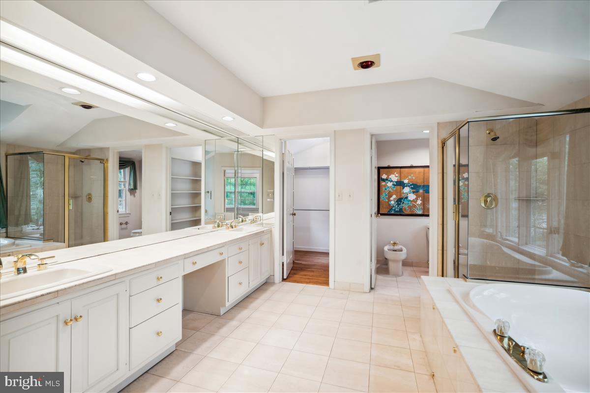 BRADLEY HILLS GROVE - Residential