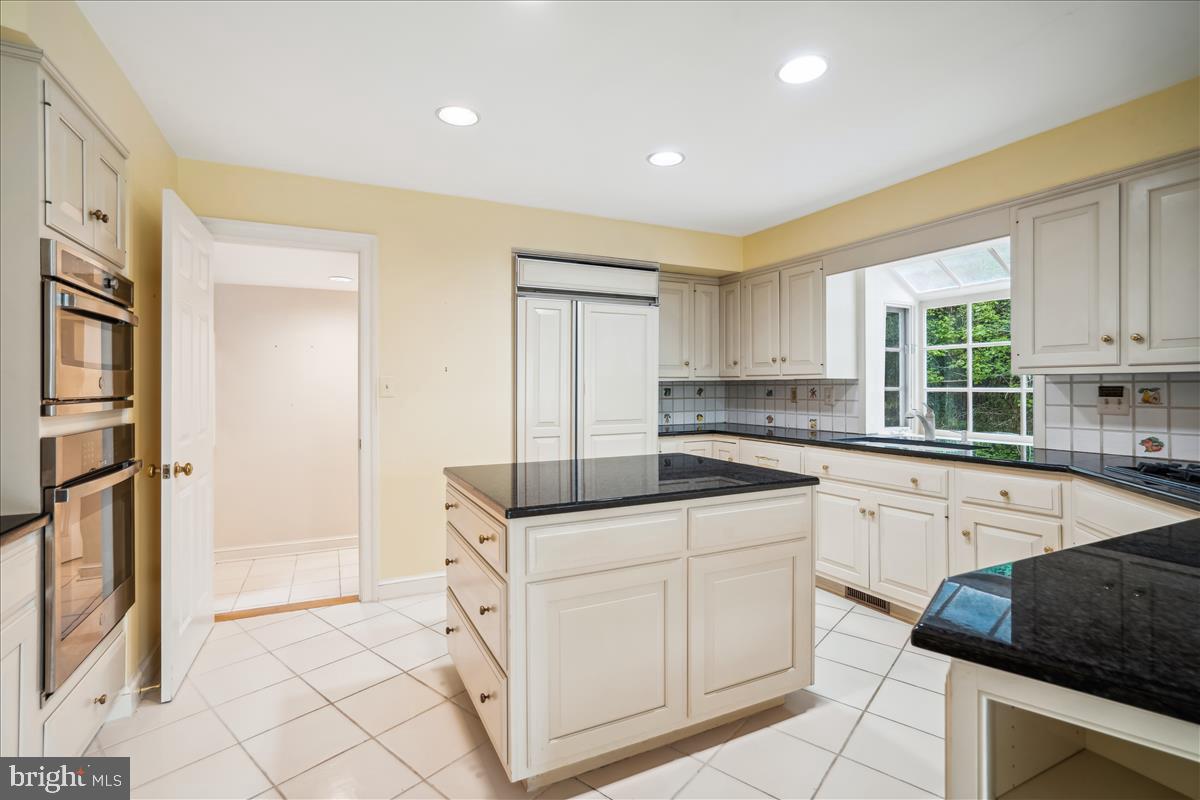 BRADLEY HILLS GROVE - Residential