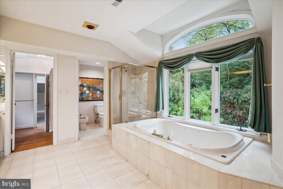 BRADLEY HILLS GROVE - Residential