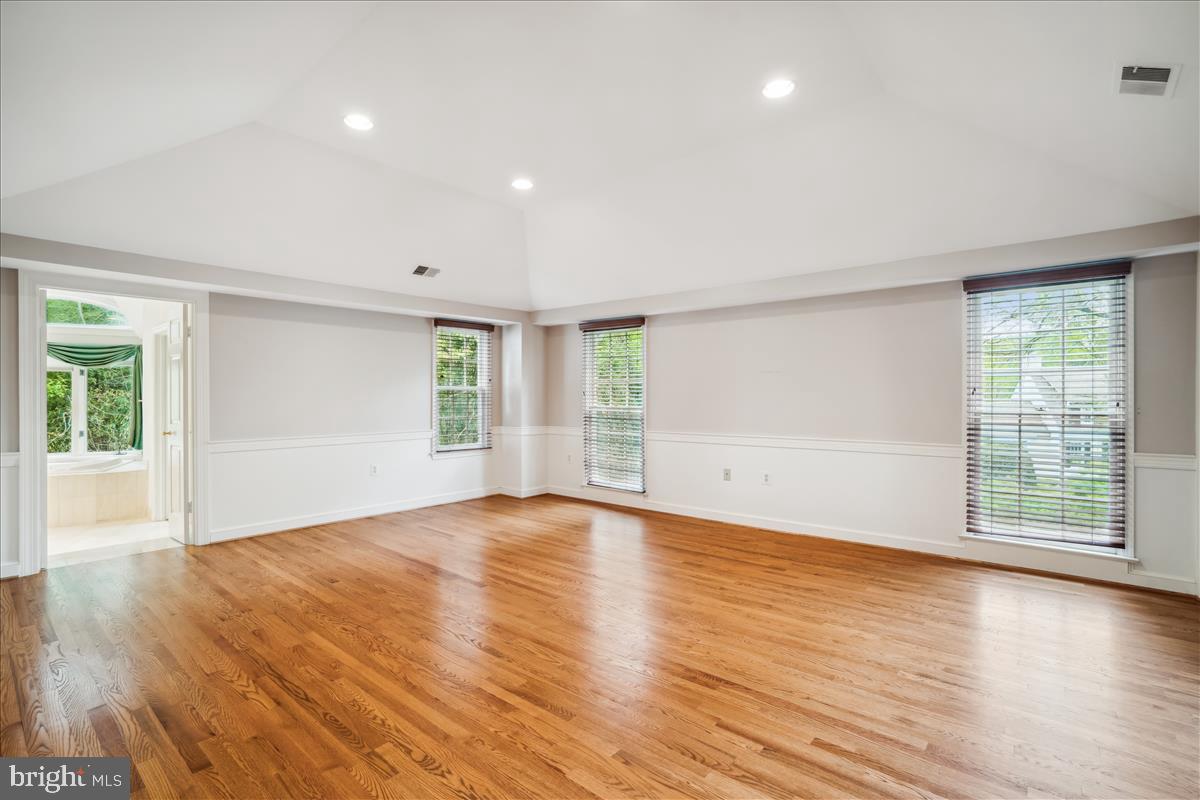 BRADLEY HILLS GROVE - Residential