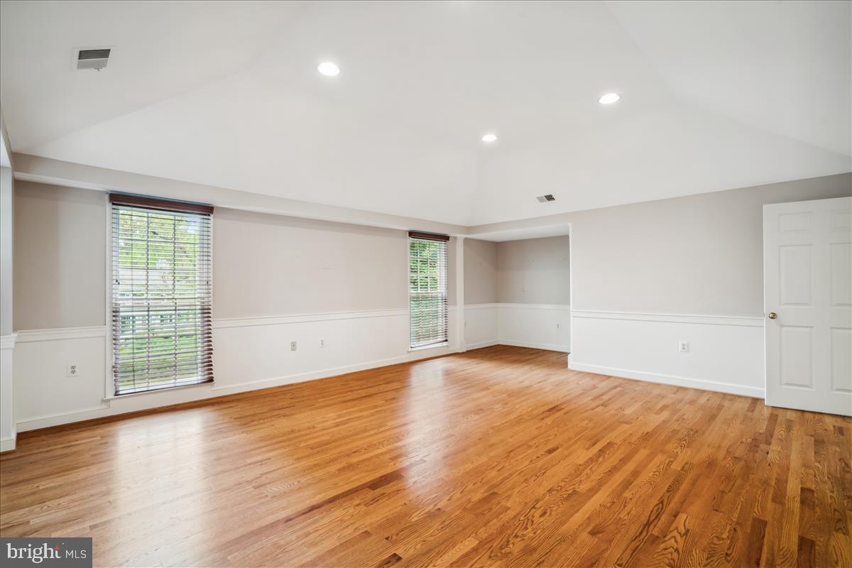 BRADLEY HILLS GROVE - Residential