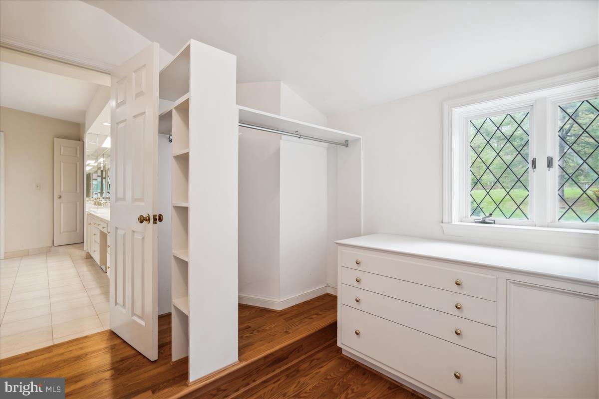 BRADLEY HILLS GROVE - Residential