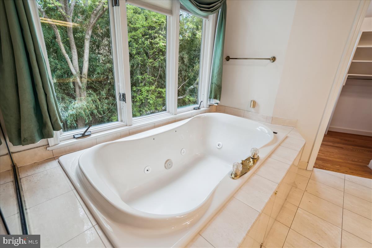 BRADLEY HILLS GROVE - Residential