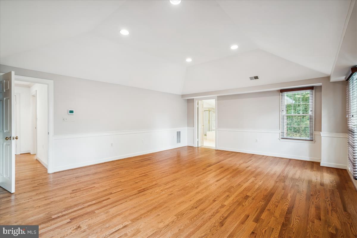 BRADLEY HILLS GROVE - Residential