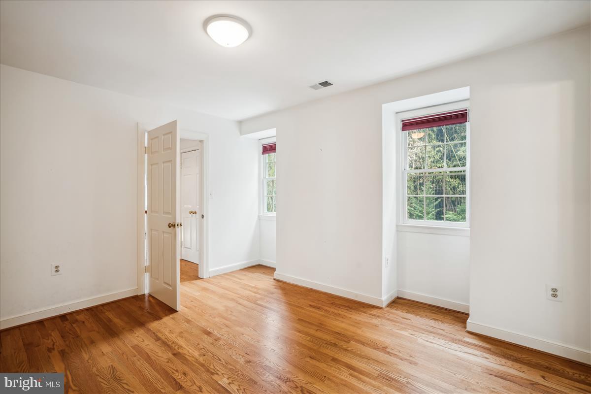 BRADLEY HILLS GROVE - Residential