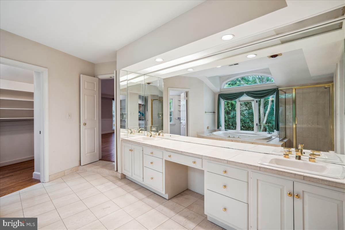 BRADLEY HILLS GROVE - Residential