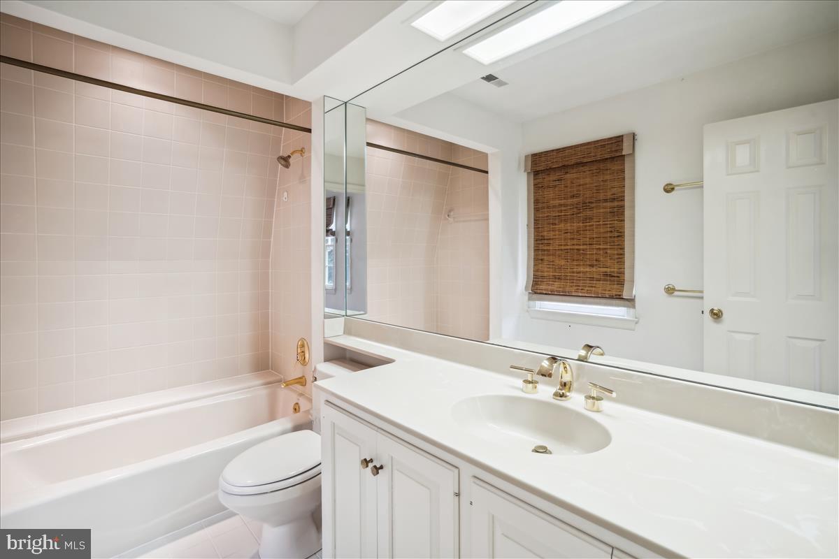 BRADLEY HILLS GROVE - Residential