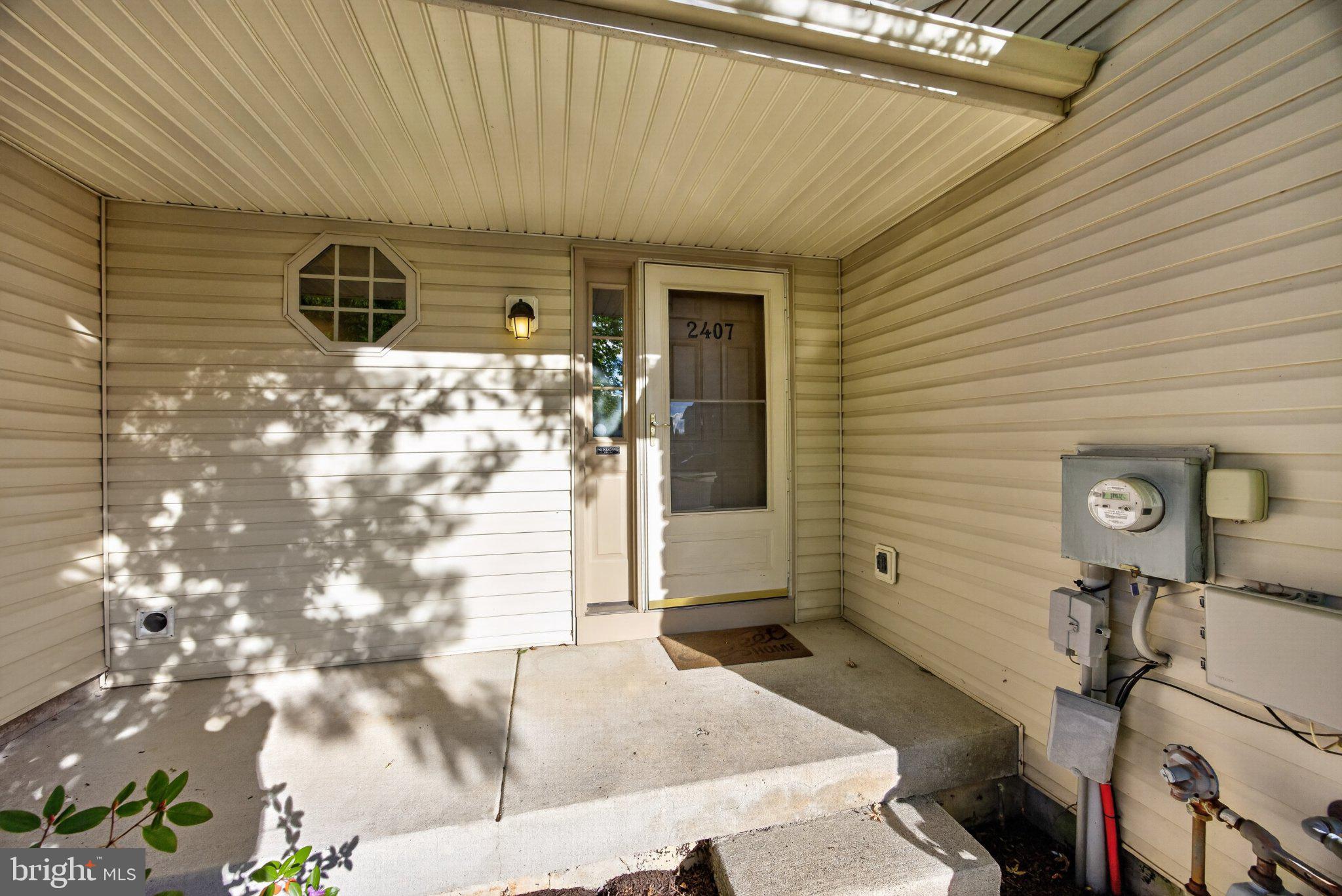 2407 CARRIAGE LANE