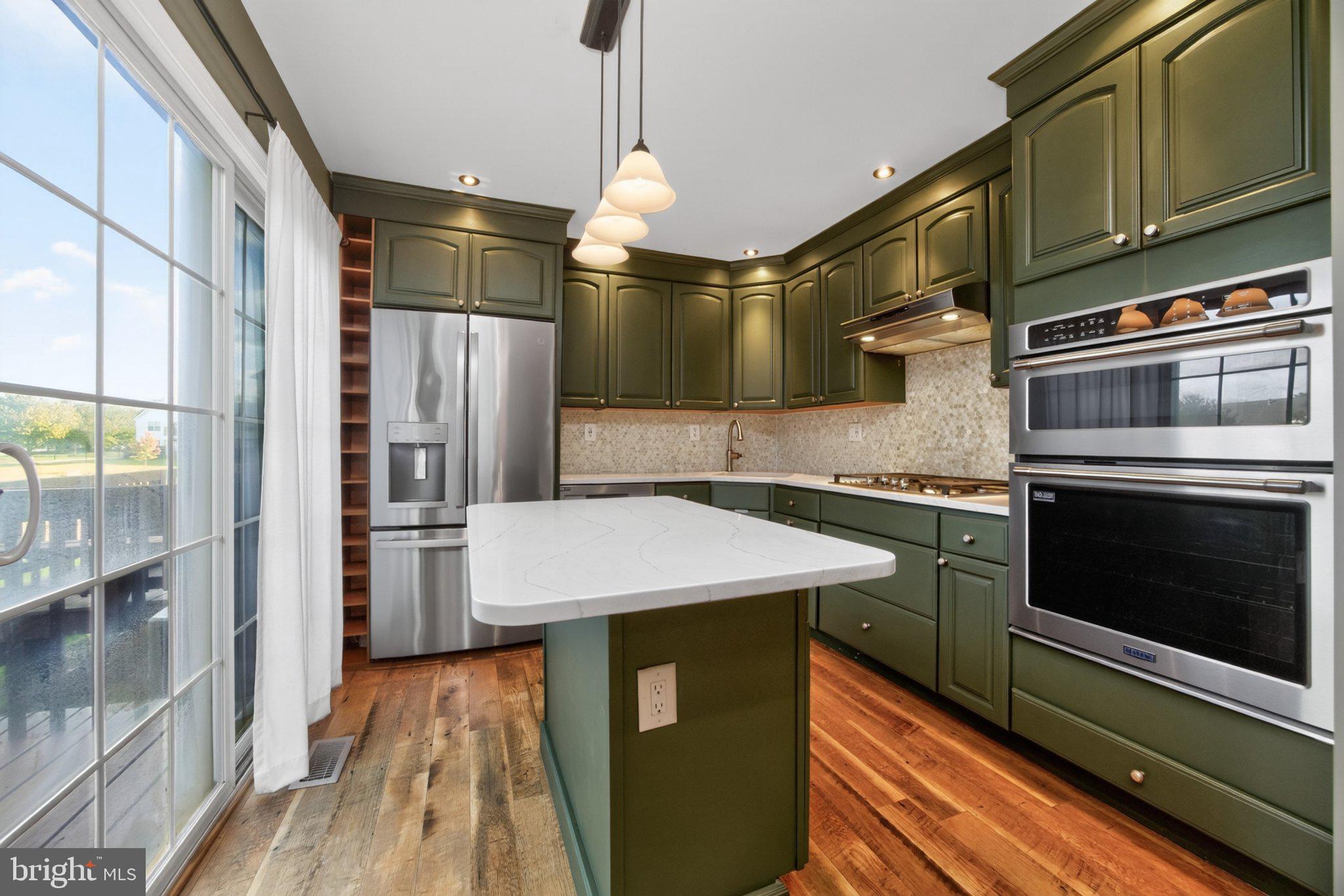 2407 CARRIAGE LANE