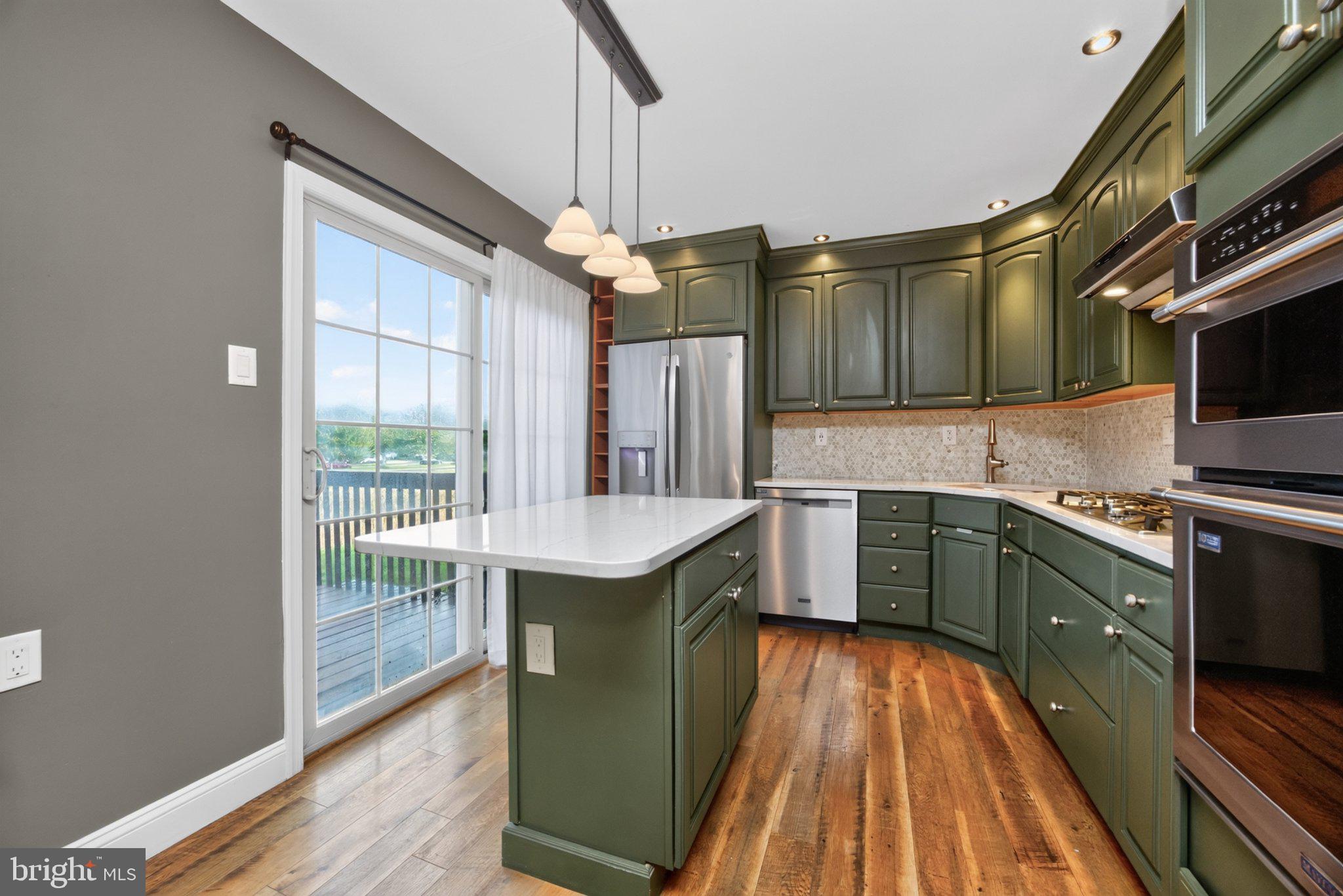 2407 CARRIAGE LANE