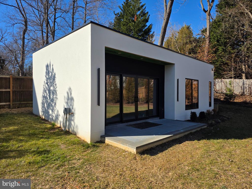 Photo of 8302 Robey Avenue, ANNANDALE, VA 22003 (MLS # VAFX2284922)