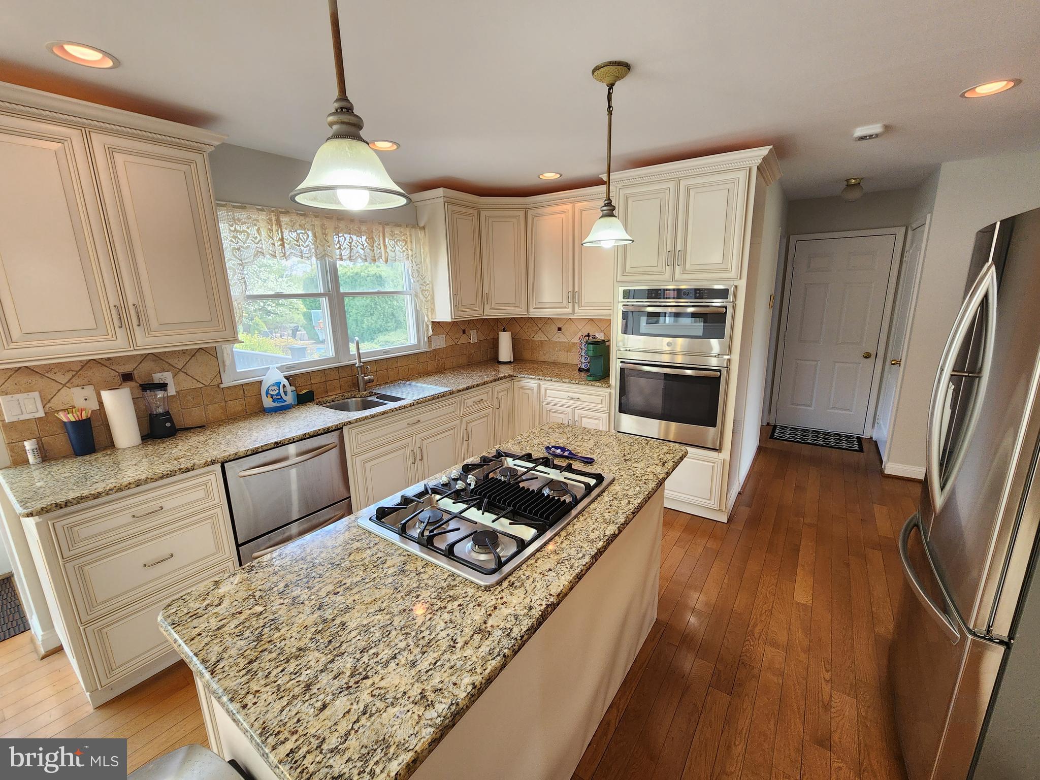 LAKEVIEW ESTS - Residential