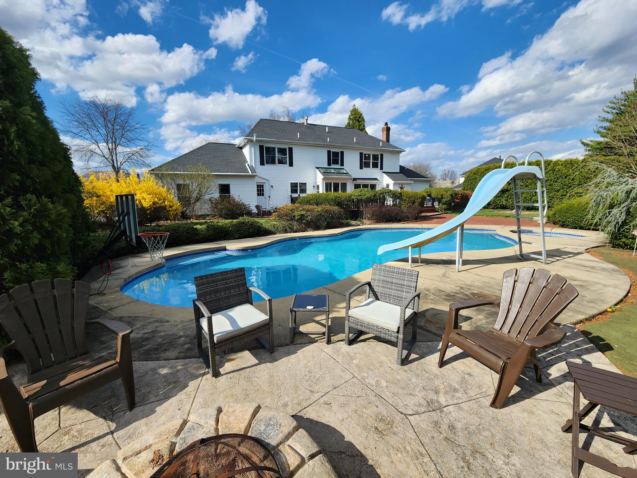 LAKEVIEW ESTS - Residential