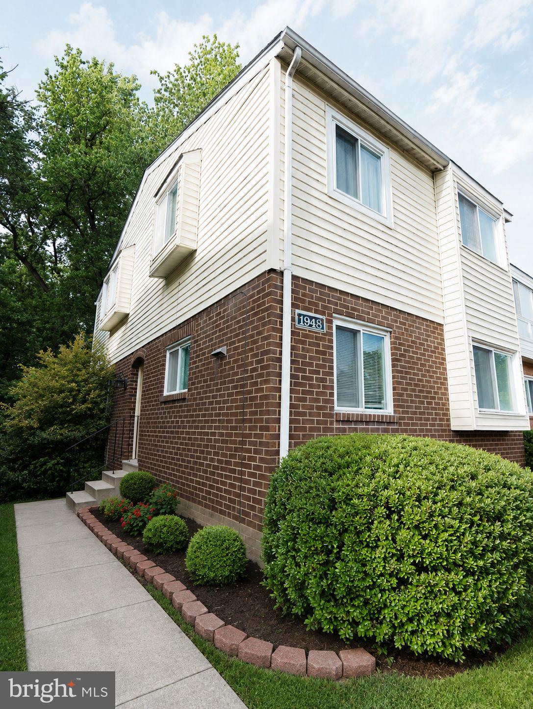 1948 VALLEY TERRACE SE