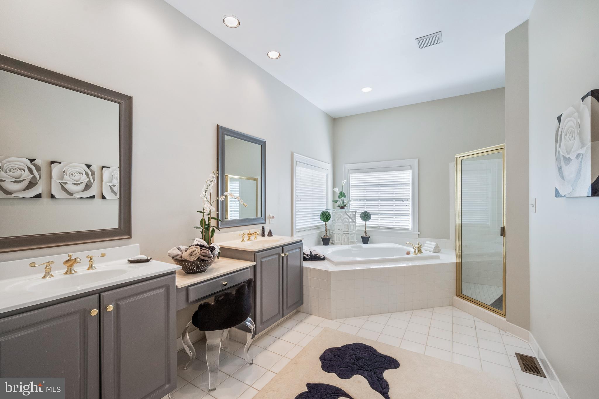 MAPLEWOOD - Residential