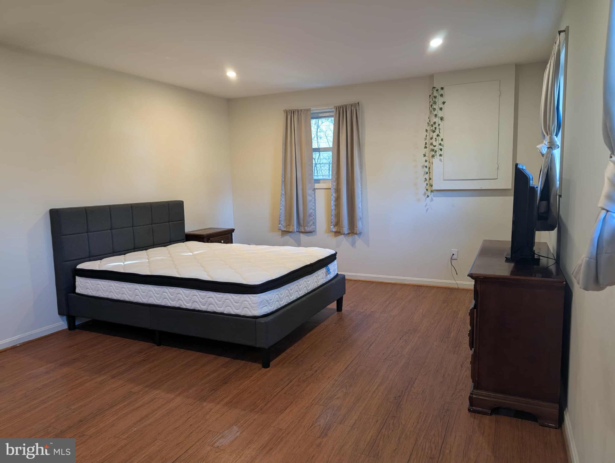 10928 WARWICK AVENUE