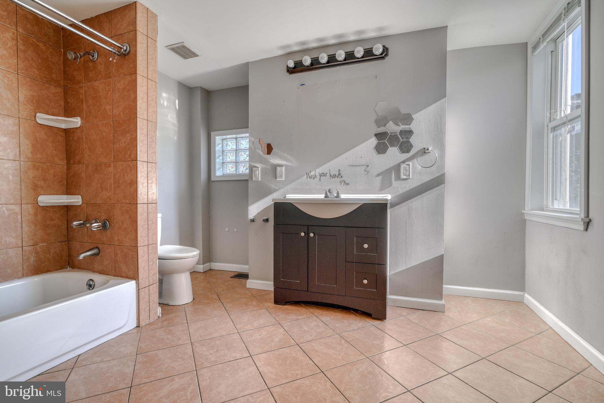 HOLLINS MARKET - Residential