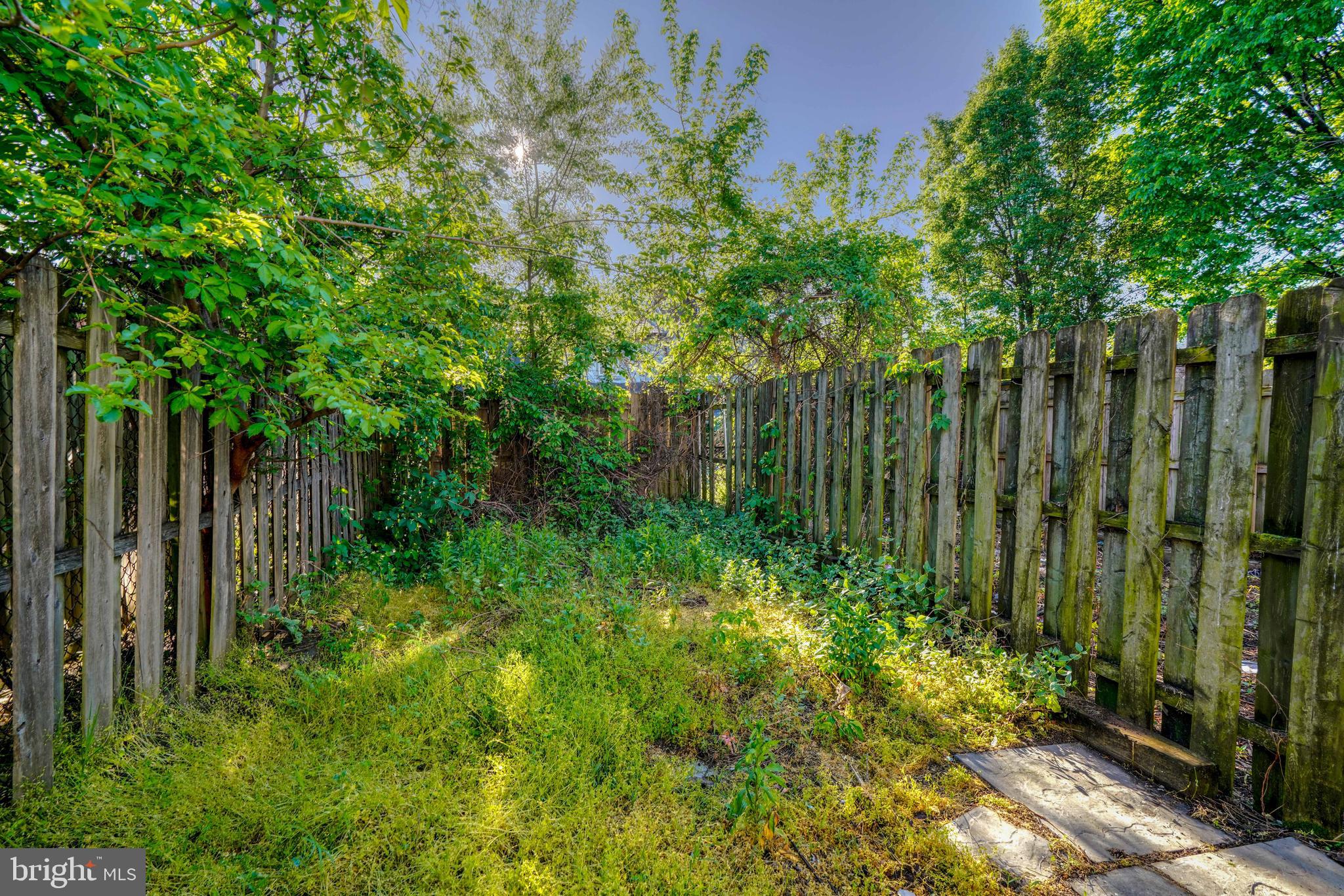 HOLLINS MARKET - Residential