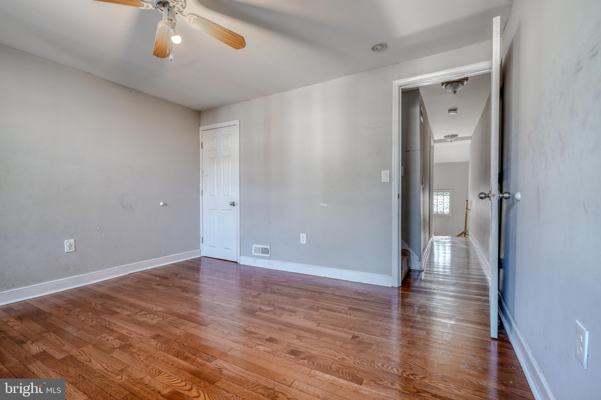 HOLLINS MARKET - Residential